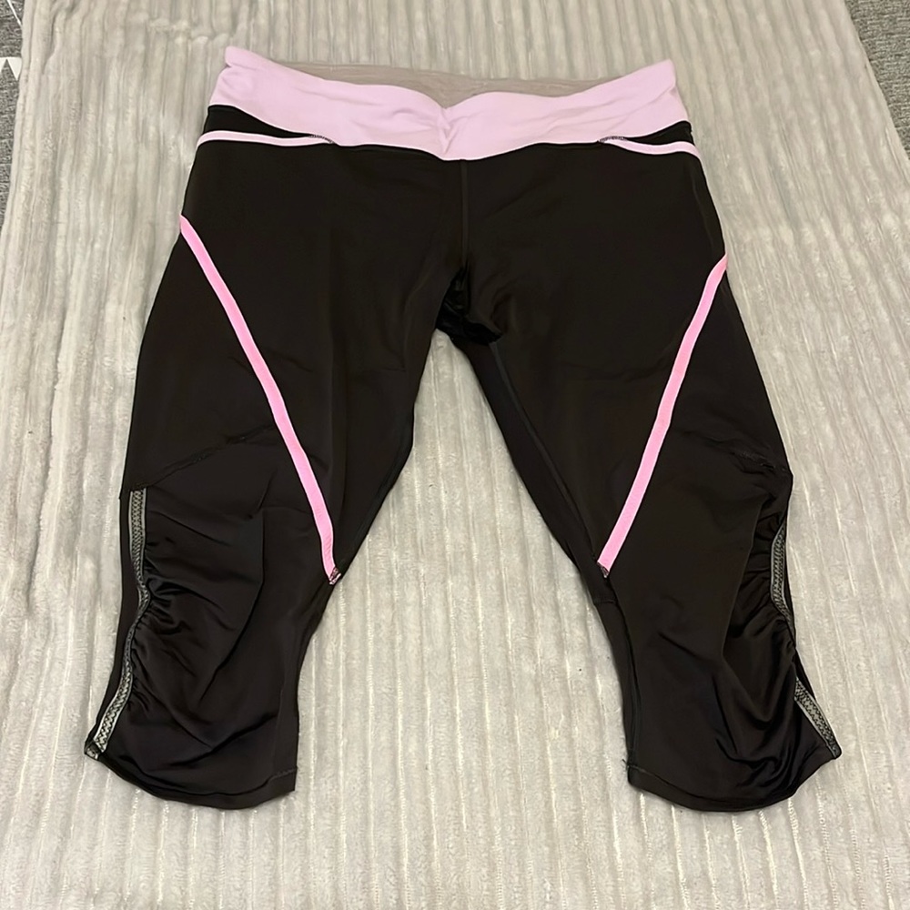 Women’s Lululemon cropped yoga pants